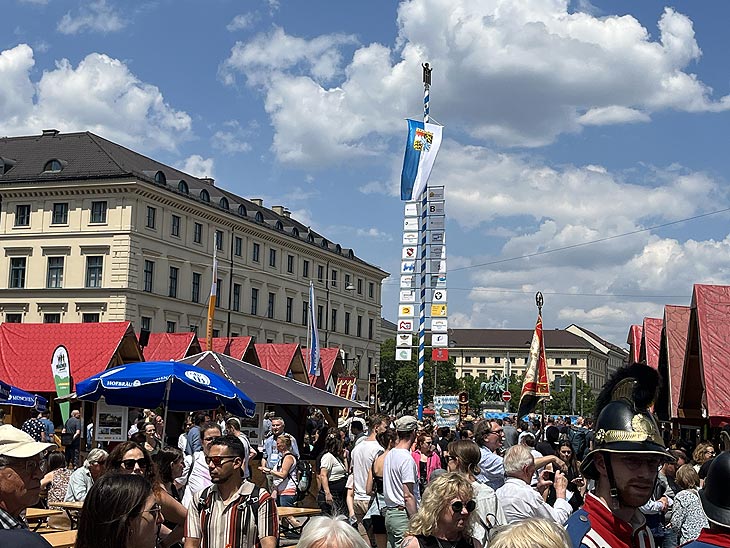 Handwerkerdorf auf dem Odeonsplatz am 08.+09.06.2024 (©Foto. Martin Schmitz)